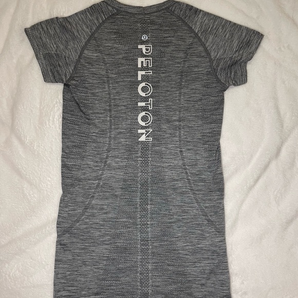 Lululemon collaboration with peloton - Picture 2 of 2